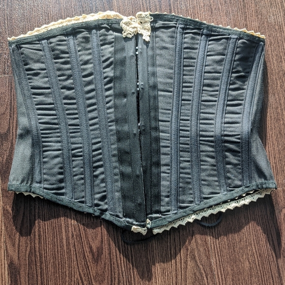 Black satin and lace 27 inch corset - Picture 4 of 5